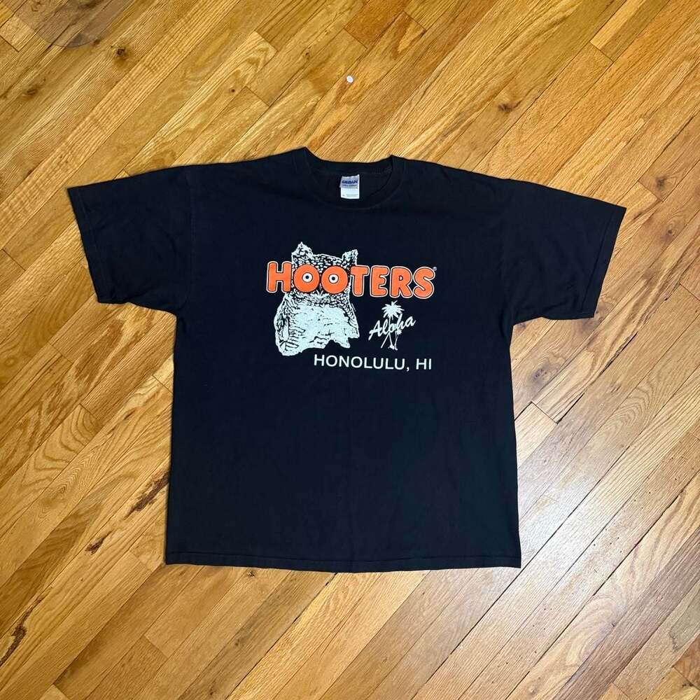 Gildan Hooters Honolulu Hawaii Aloha Graphic T-Shirt Black XL